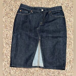 Women’s 7 for all mankind Roxy size 29 Denim Skirt, size 8